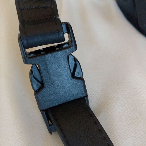 Simon Cross Shoulder/ Belt Bag - Picture 9 of 14